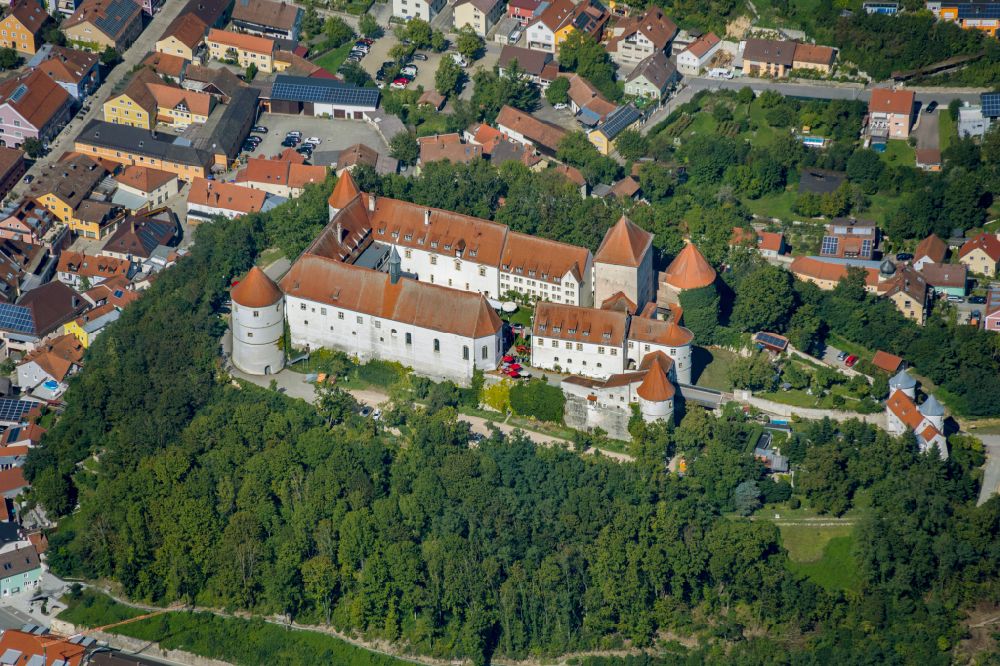 Luftbild Wörth an der Donau - Burganlage des Pro Seniore Schloss Wörth in Wörth an der Donau im Bundesland Bayern, Deutschland