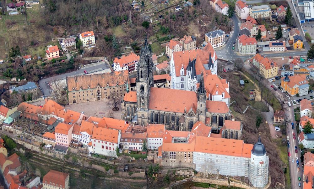 Luftbild Meißen - Burganlage des Schloss Albrechtsburg mit dem Hochstift Dom am Domplatz in Meißen im Bundesland Sachsen