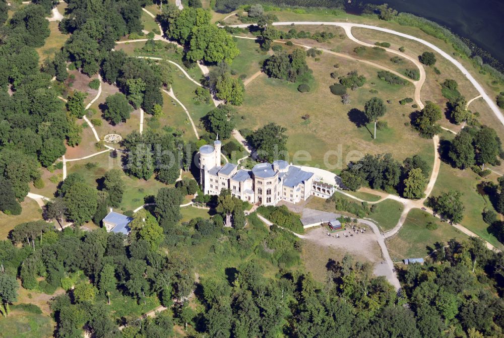 Luftbild Potsdam - Burganlage des Schloss Babelsberg im Park im Ortsteil Babelsberg in Potsdam im Bundesland Brandenburg