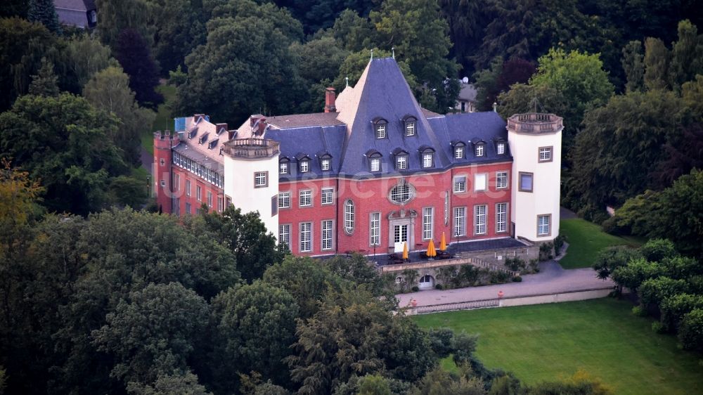 Sankt Augustin aus der Vogelperspektive: Burganlage des Schloss Birlinghoven in Sankt Augustin im Bundesland Nordrhein-Westfalen, Deutschland