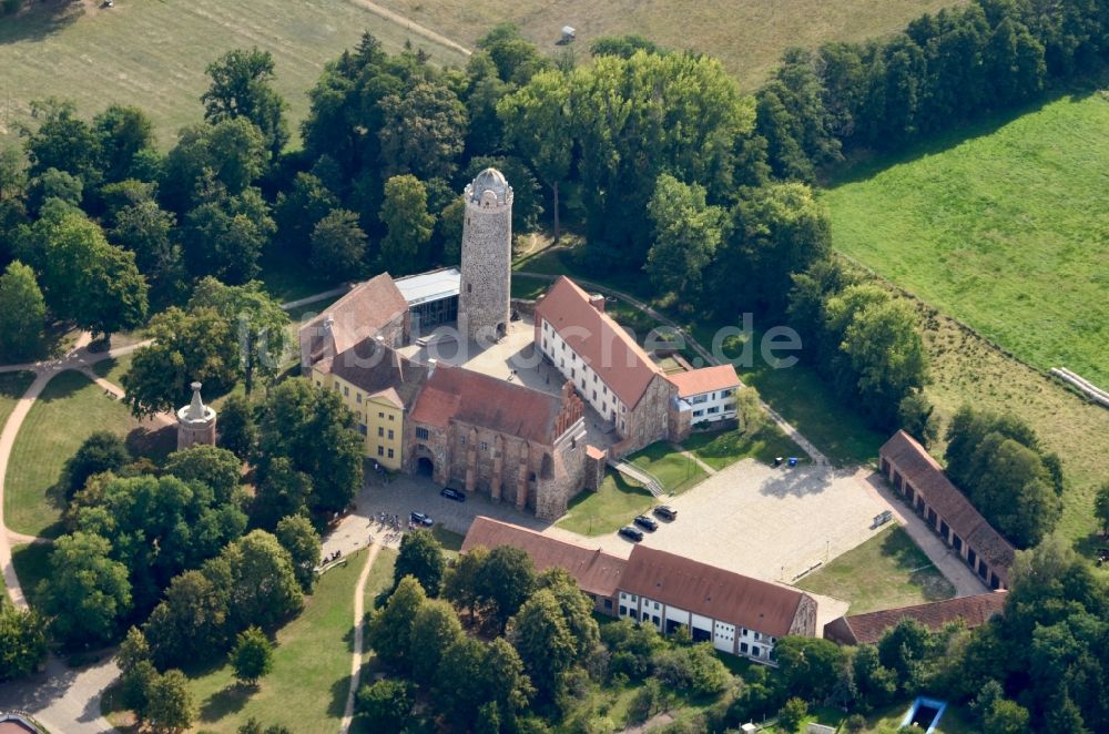 Ziesar aus der Vogelperspektive: Burganlage des Schloss Bischofsresidenz Burg Ziesar in Ziesar im Bundesland Brandenburg, Deutschland