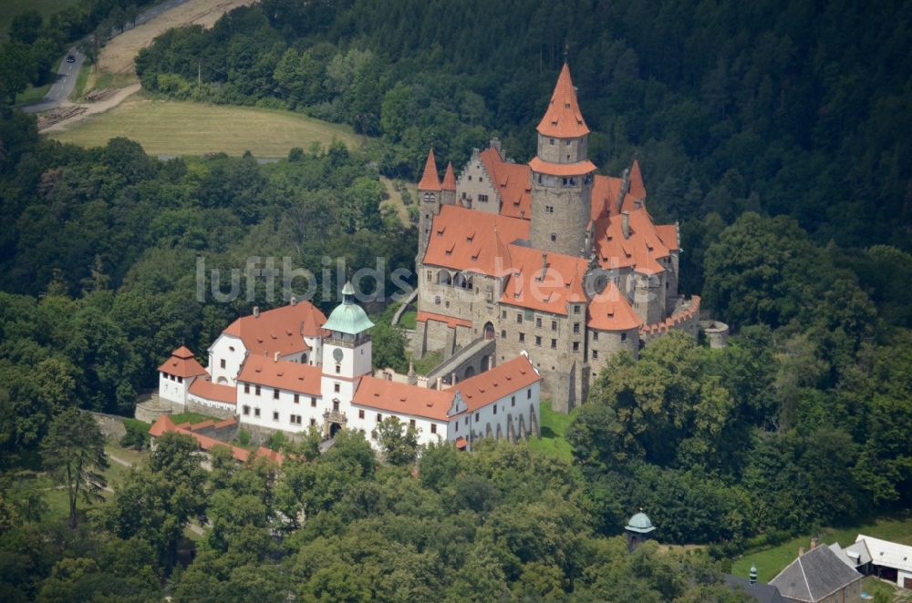 Luftbild Bouzov - Burganlage des Schloss in Bouzov in Olomoucky kraj, Tschechien