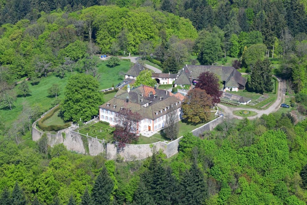 Kandern von oben - Burganlage des Schloss Bürgeln im Südschwarzwald in Kandern im Bundesland Baden-Württemberg, Deutschland