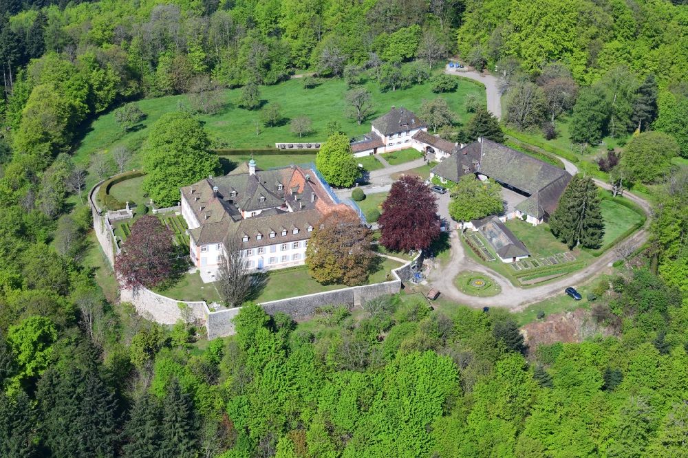 Luftbild Kandern - Burganlage des Schloss Bürgeln im Südschwarzwald in Kandern im Bundesland Baden-Württemberg, Deutschland