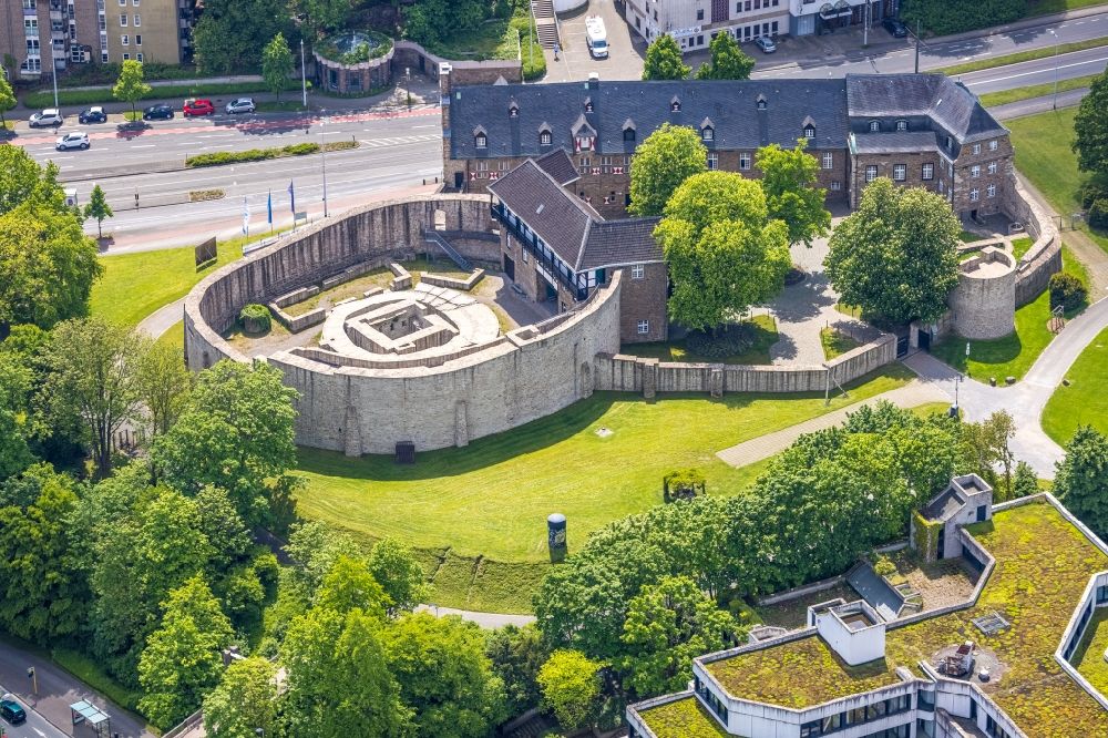 Luftbild Mülheim an der Ruhr - Burganlage Schloss Broich in Mühlheim an der Ruhr im Bundesland Nordrhein-Westfalen, Deutschland