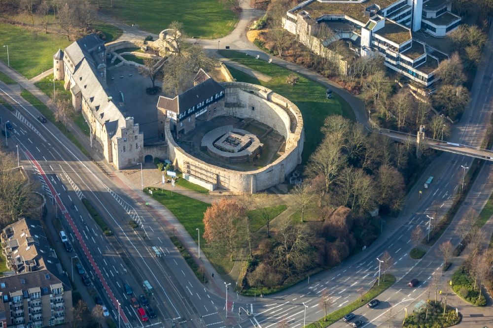 Luftaufnahme Mülheim an der Ruhr - Burganlage des Schloss Broich in Mülheim an der Ruhr im Bundesland Nordrhein-Westfalen