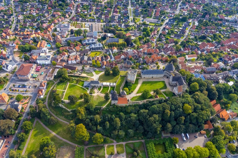 Luftaufnahme Bad Bentheim - Burganlage des Schloss Burg Bentheim an der Schloßstraße in Bad Bentheim im Bundesland Niedersachsen, Deutschland