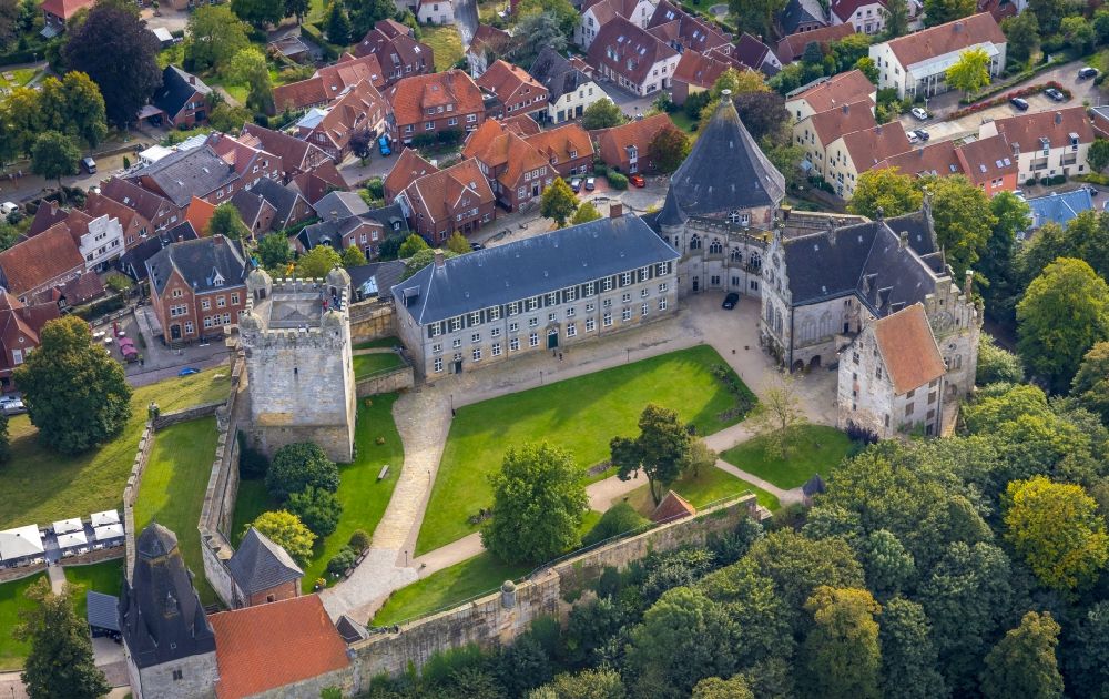 Luftbild Bad Bentheim - Burganlage des Schloss Burg Bentheim an der Schloßstraße in Bad Bentheim im Bundesland Niedersachsen, Deutschland