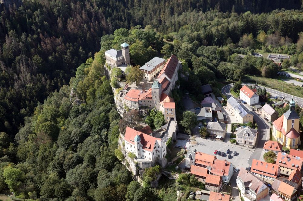 Hohnstein aus der Vogelperspektive: Burganlage des Schloss Burg Hohnstein in Hohnstein im Bundesland Sachsen, Deutschland
