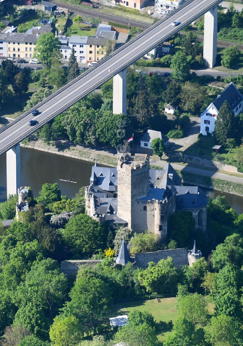 Luftbild Lahnstein - Burganlage des Schloss Burg Lahneck in Lahnstein im Bundesland Rheinland-Pfalz, Deutschland