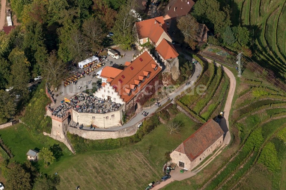 Luftaufnahme Durbach - Burganlage des Schloss Burg Staufenberg in Durbach im Bundesland Baden-Württemberg, Deutschland