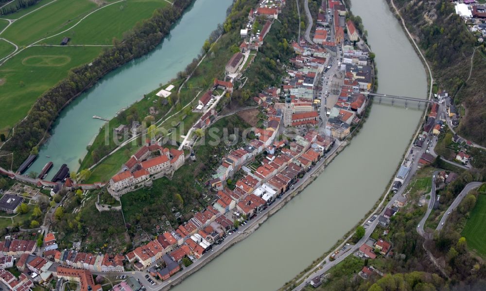 Luftbild Burghausen - Burganlage des Schloss in Burghausen im Bundesland Bayern, Deutschland
