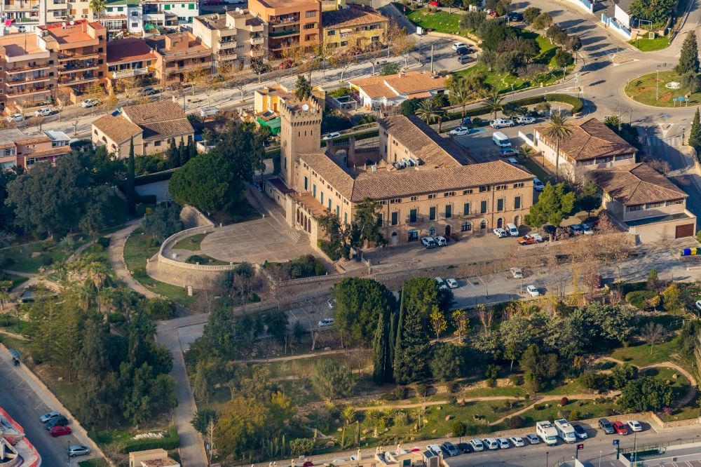 Luftbild Andratx - Burganlage des Schloss Castell de Son Mas das als Rathaus fungiert in Andratx in Balearische Insel Mallorca, Spanien