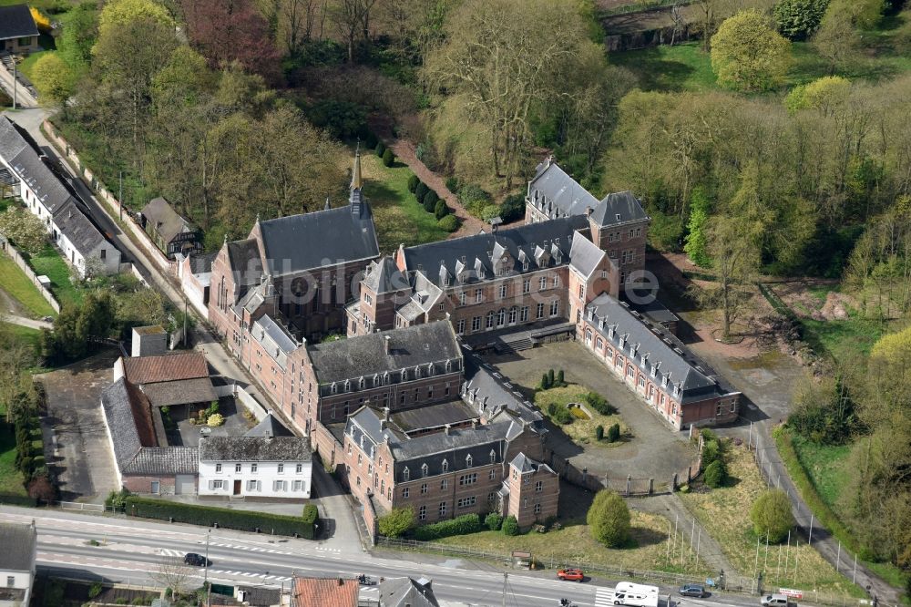 Luftaufnahme Lessines - Burganlage des Schloss an der Chaussée Victor Lampe in Lessines in Région wallonne, Belgien