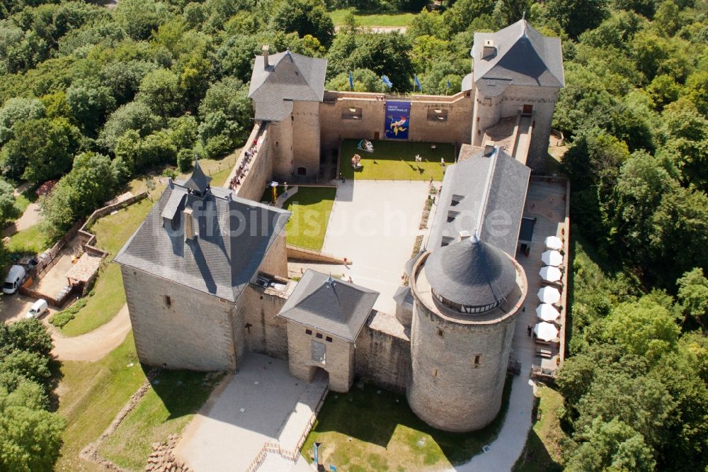 Luftaufnahme Manderen - Burganlage des Schloss Château de Malbrouck, ursprünglich Meinsberg genannt, in Manderen in Alsace-Champagne-Ardenne-Lorraine, Frankreich