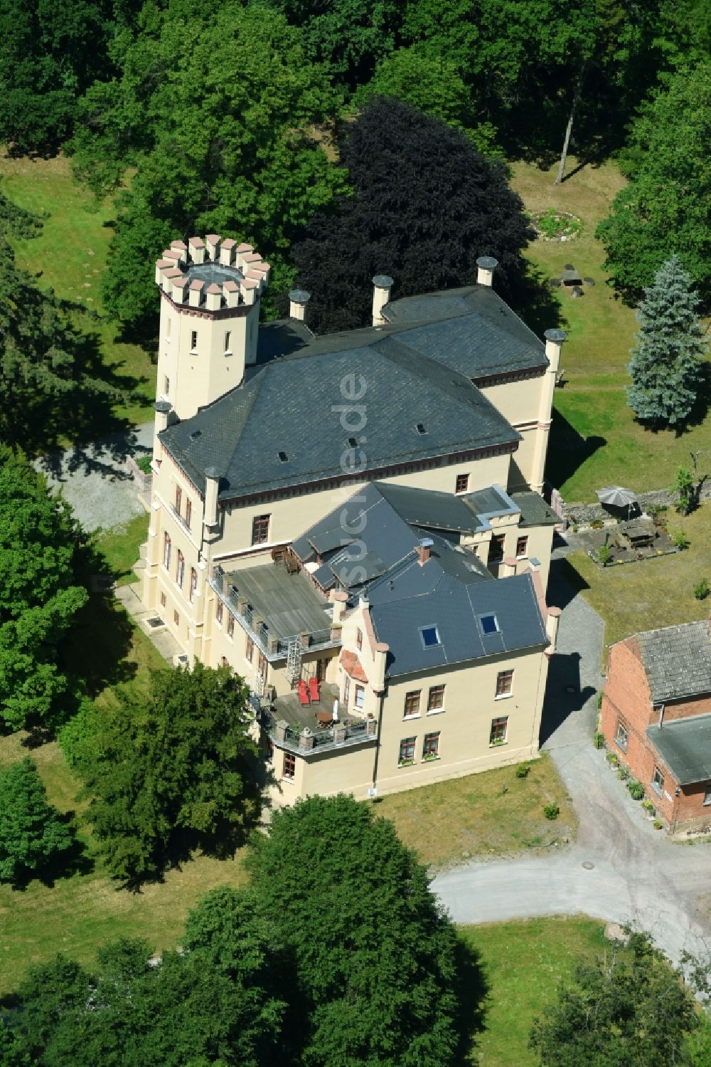 Haldensleben aus der Vogelperspektive: Burganlage des Schloss Detzel in Haldensleben im Bundesland Sachsen-Anhalt, Deutschland