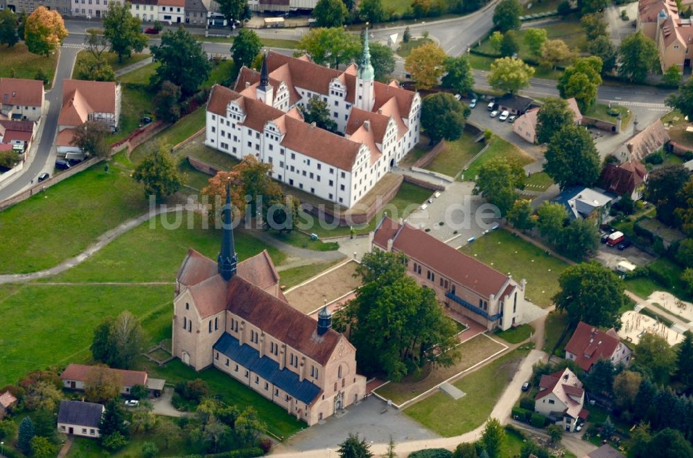 Luftbild Doberlug-Kirchhain - Burganlage des Schloss Doberlug in Doberlug-Kirchhain im Bundesland Brandenburg, Deutschland