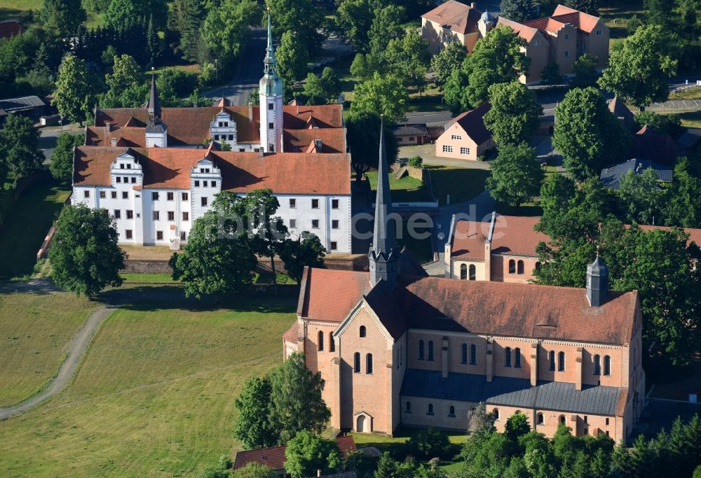 Doberlug-Kirchhain aus der Vogelperspektive: Burganlage des Schloss Doberlug und die Klosterkirche in Doberlug-Kirchhain im Bundesland Brandenburg, Deutschland