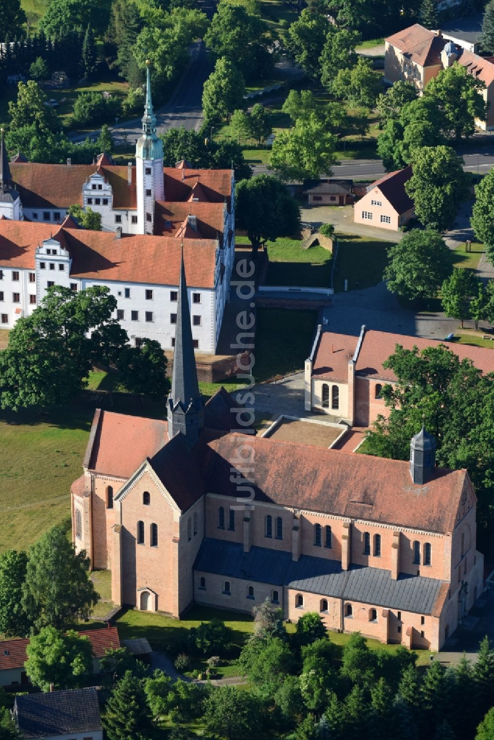 Luftbild Doberlug-Kirchhain - Burganlage des Schloss Doberlug und die Klosterkirche in Doberlug-Kirchhain im Bundesland Brandenburg, Deutschland