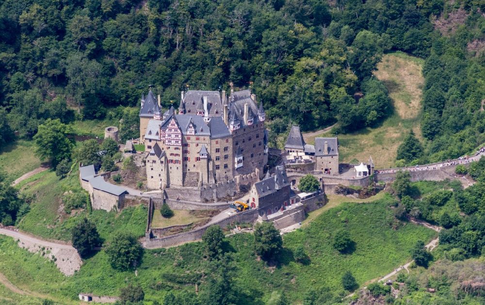 Luftbild Wierschem - Burganlage des Schloss Eltz in Wierschem im Bundesland Rheinland-Pfalz