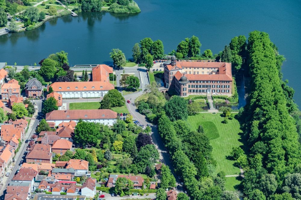 Luftbild Eutin - Burganlage des Schloss Eutin in Eutin im Bundesland Schleswig-Holstein