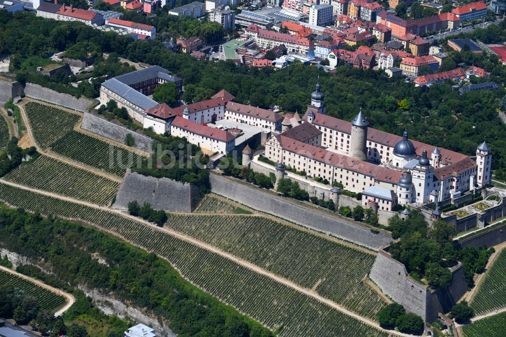 Würzburg von oben - Burganlage des Schloss - Festung Marienberg in Würzburg im Bundesland , Deutschland