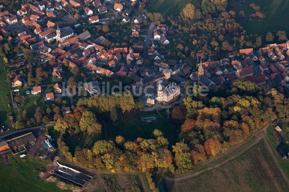 Luftaufnahme Frœschwiller - Burganlage des Schloss Froeschwiller in Frœschwiller in Alsace-Champagne-Ardenne-Lorraine, Frankreich