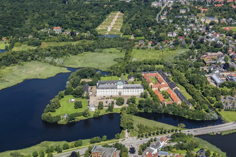 Schleswig von oben - Burganlage des Schloss Gottorf im Ortsteil Annettenhöh in Schleswig im Bundesland Schleswig-Holstein