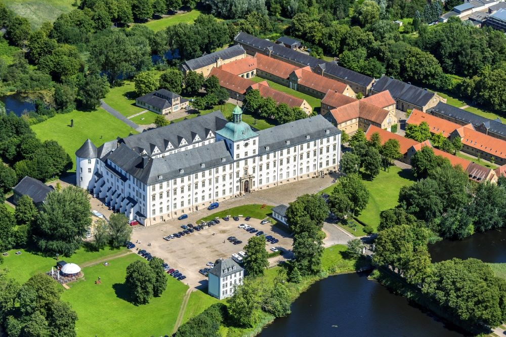 Luftaufnahme Schleswig - Burganlage des Schloss Gottorf im Ortsteil Annettenhöh in Schleswig im Bundesland Schleswig-Holstein