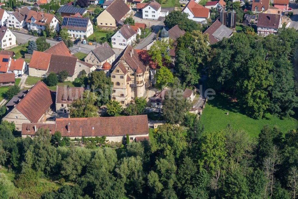 Grüningen von oben - Burganlage des Schloss Grüningen in Grüningen im Bundesland Baden-Württemberg, Deutschland