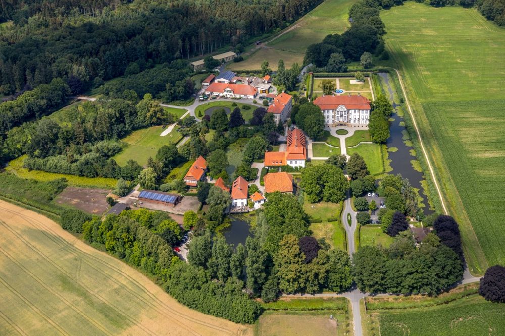 Luftbild Harkotten - Burganlage des Schloss Harkotten in Harkotten im Bundesland Nordrhein-Westfalen, Deutschland