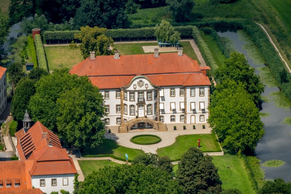 Harkotten aus der Vogelperspektive: Burganlage des Schloss Harkotten in Harkotten im Bundesland Nordrhein-Westfalen, Deutschland