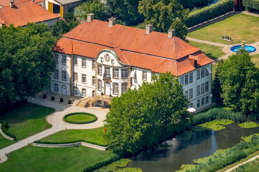 Harkotten von oben - Burganlage des Schloss Harkotten in Harkotten im Bundesland Nordrhein-Westfalen, Deutschland