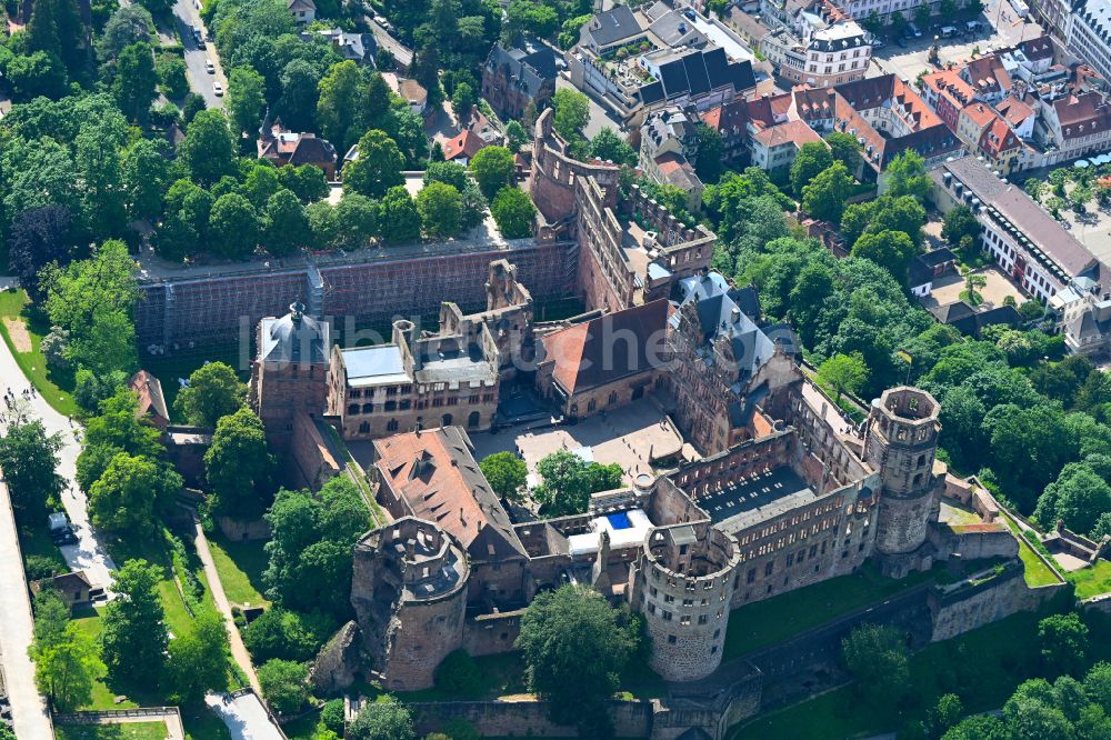 Luftbild Heidelberg - Burganlage des Schloss Heidelberg in Heidelberg im Bundesland Baden-Württemberg, Deutschland