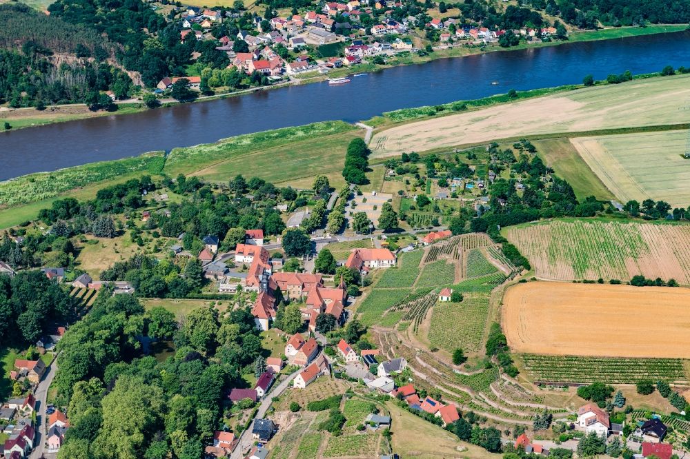 Seusslitz aus der Vogelperspektive: Burganlage des Schloss Heinrichsburg in Seusslitz im Bundesland Sachsen, Deutschland
