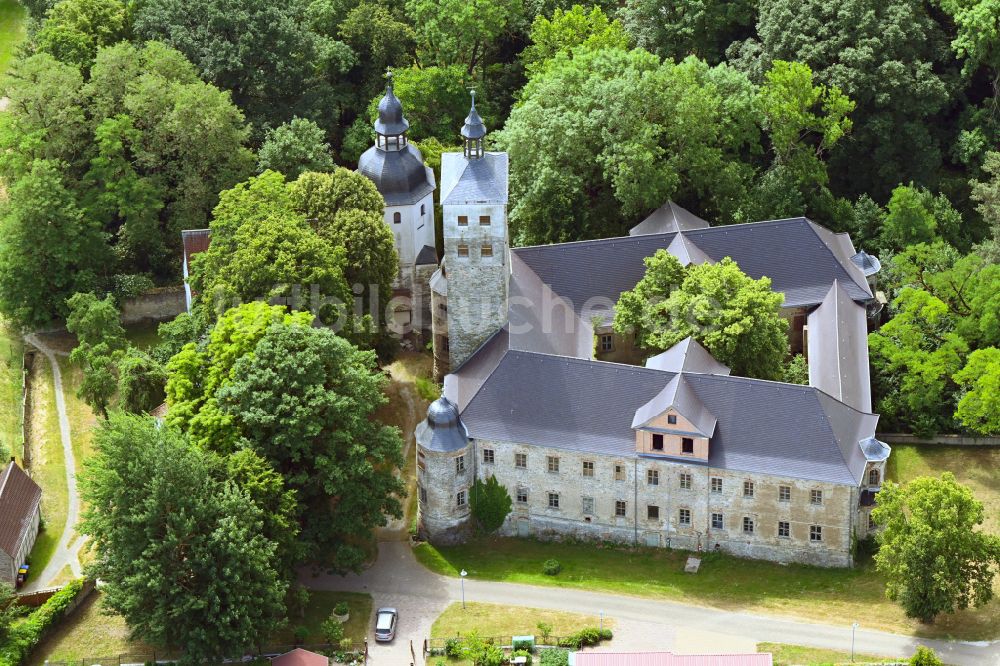 Gutenborn aus der Vogelperspektive: Burganlage des Schloss Heuckenwalde im Ortsteil Hermsdorf in Gutenborn im Bundesland Sachsen-Anhalt, Deutschland