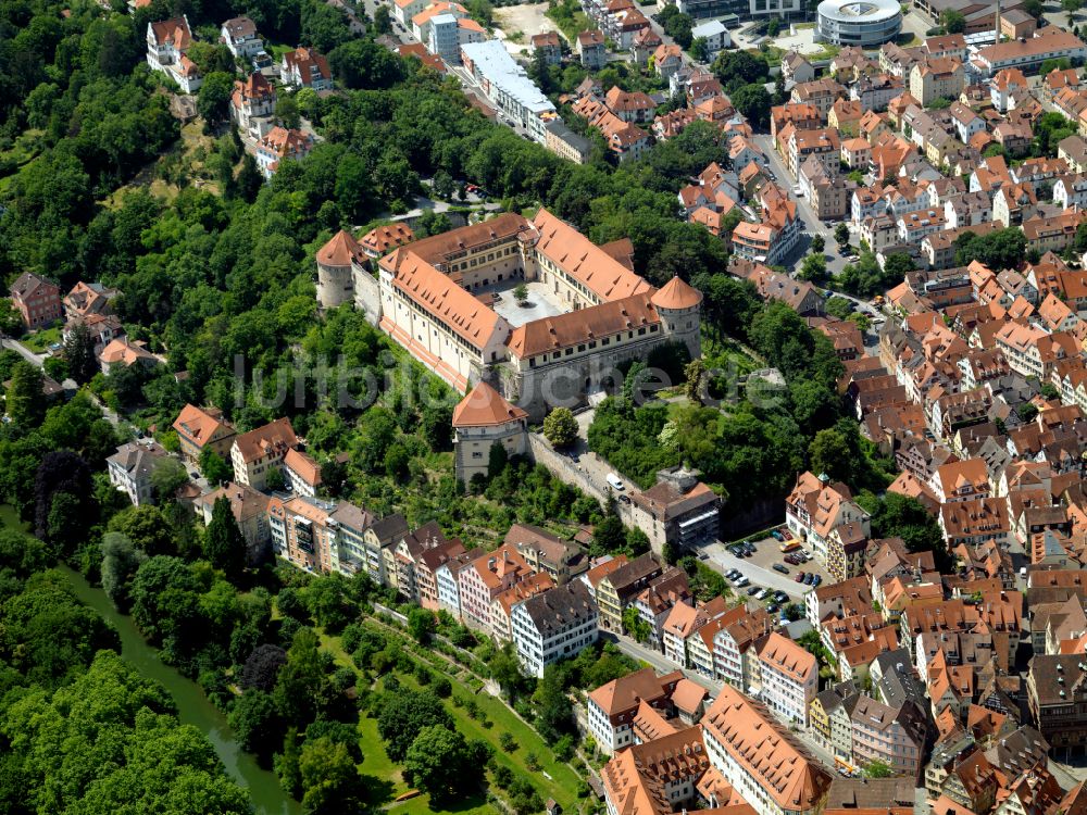 Luftaufnahme Tübingen - Burganlage des Schloss Hohen Tübingen in Tübingen im Bundesland Baden-Württemberg, Deutschland