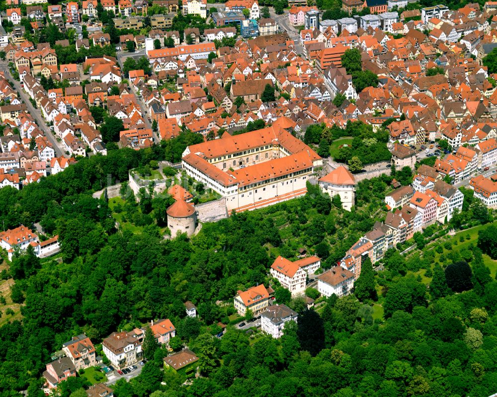 Tübingen von oben - Burganlage des Schloss Hohen Tübingen in Tübingen im Bundesland Baden-Württemberg, Deutschland