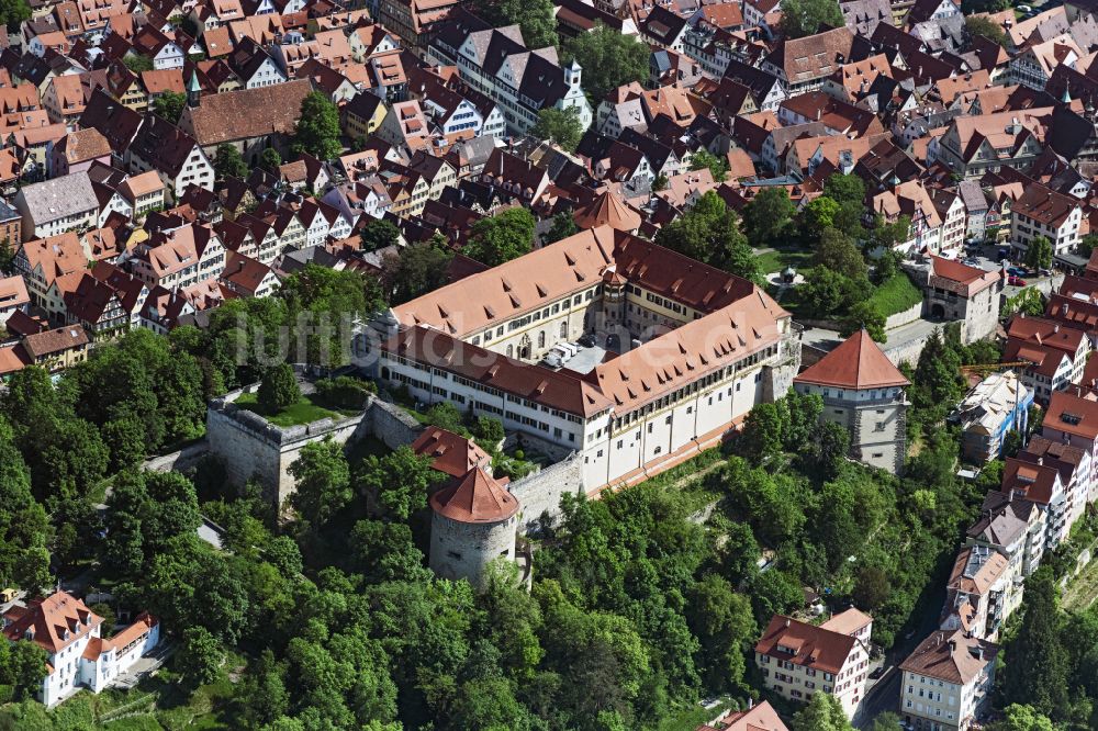 Luftaufnahme Tübingen - Burganlage des Schloss Hohen Tübingen in Tübingen im Bundesland Baden-Württemberg, Deutschland