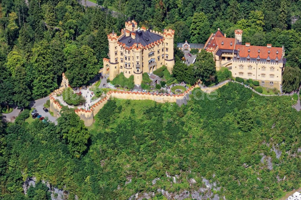 Schwangau von oben - Burganlage von Schloss Hohenschwangau in Schwangau bei Füssen im Bundesland Bayern