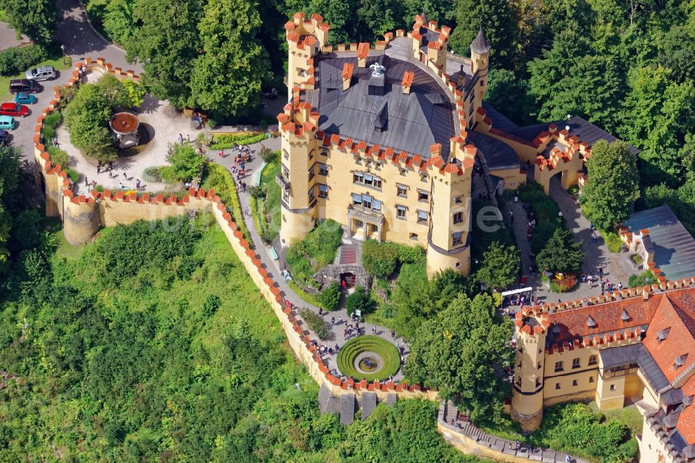 Schwangau von oben - Burganlage von Schloss Hohenschwangau in Schwangau bei Füssen im Bundesland Bayern
