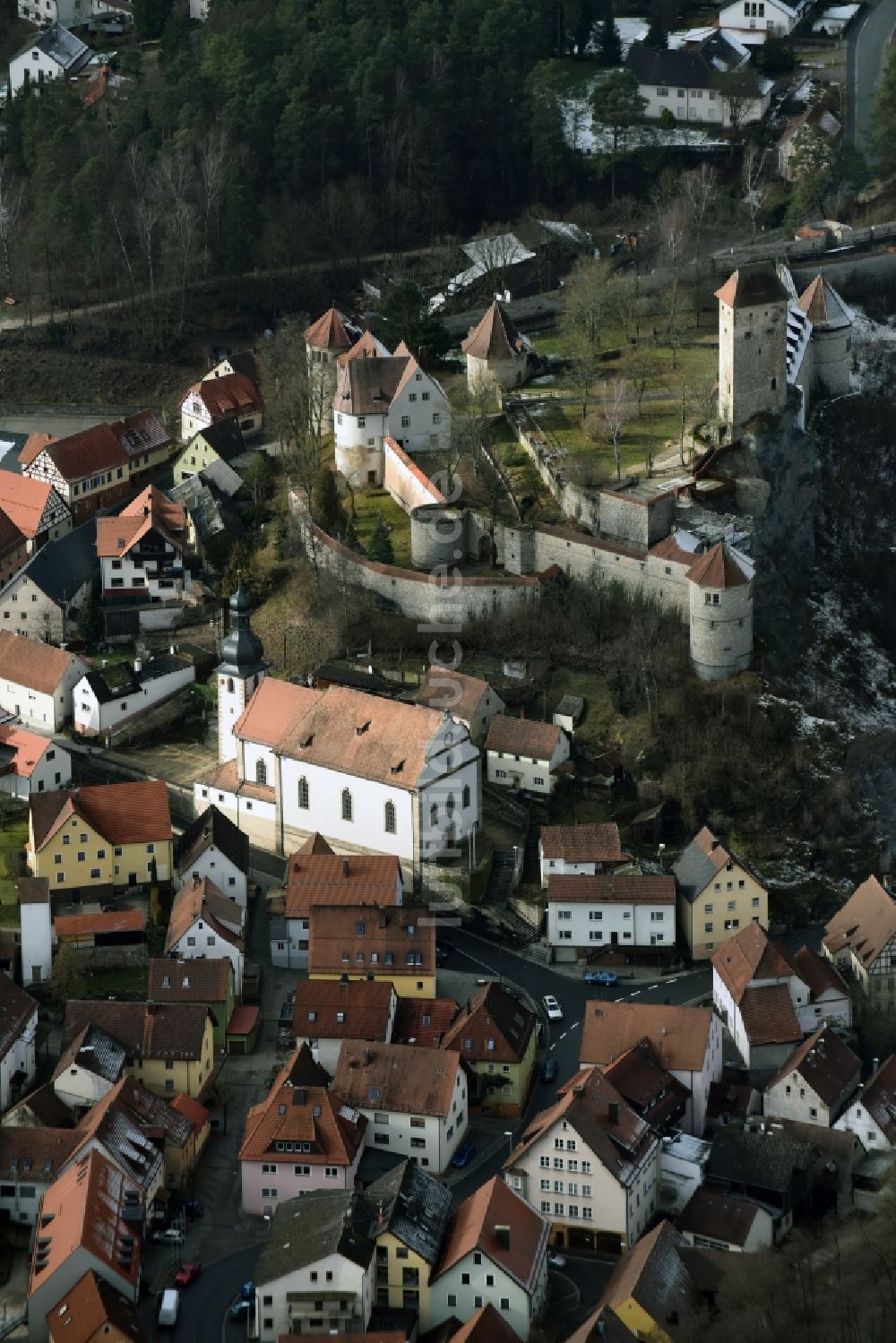 Luftaufnahme Neuhaus an der Pegnitz - Burganlage des Schloss und Hotel Burg Veldenstein in Neuhaus an der Pegnitz im Bundesland Bayern