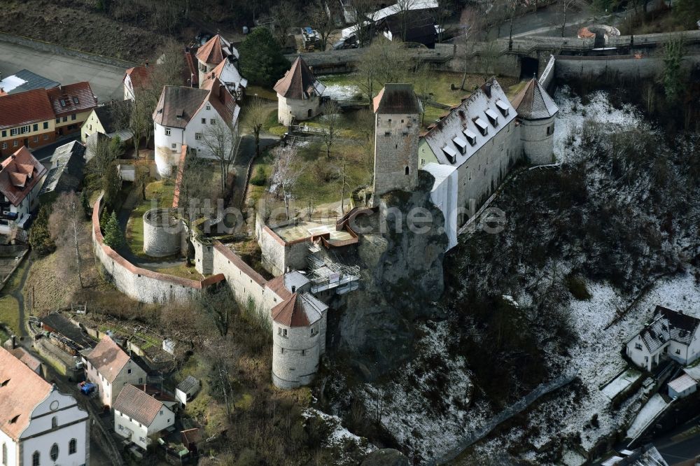 Neuhaus an der Pegnitz aus der Vogelperspektive: Burganlage des Schloss und Hotel Burg Veldenstein in Neuhaus an der Pegnitz im Bundesland Bayern