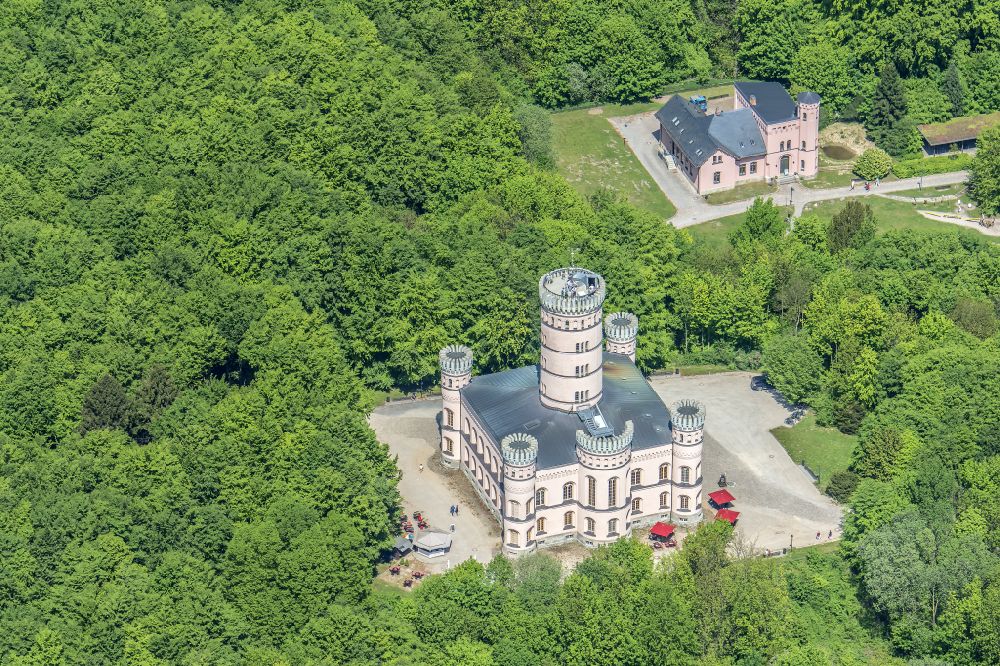 Binz aus der Vogelperspektive: Burganlage des Schloss Jagdschloss Granitz in Binz im Bundesland Mecklenburg-Vorpommern, Deutschland