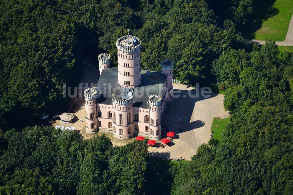 Luftaufnahme Binz - Burganlage des Schloss Jagdschloss Granitz in Binz im Bundesland Mecklenburg-Vorpommern, Deutschland