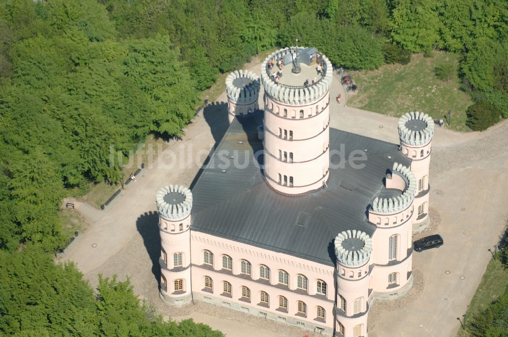 Binz von oben - Burganlage des Schloss Jagdschloss Granitz in Binz im Bundesland Mecklenburg-Vorpommern, Deutschland