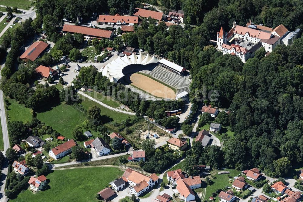 Geltendorf von oben - Burganlage des Schloss Kaltenberg sowie die Kaltenberg Arena in Geltendorf im Bundesland Bayern, Deutschland