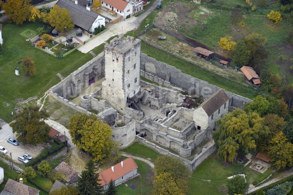 Nagyvazsony aus der Vogelperspektive: Burganlage des Schloss Kinizsi Castle in Nagyvazsony in Wesprim, Ungarn