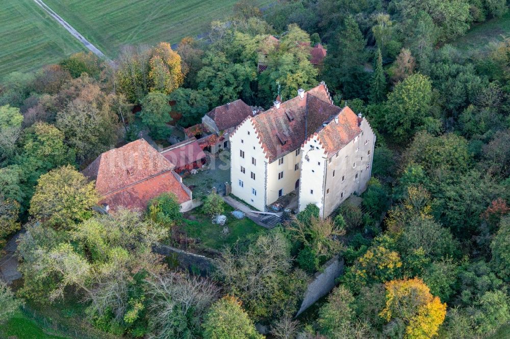 Wipfeld von oben - Burganlage des Schloss Klingenberg am Mainufer in Wipfeld im Bundesland Bayern