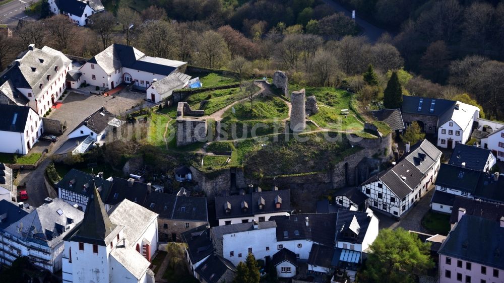 Kronenburg aus der Vogelperspektive: Burganlage des Schloss in Kronenburg im Bundesland Nordrhein-Westfalen, Deutschland